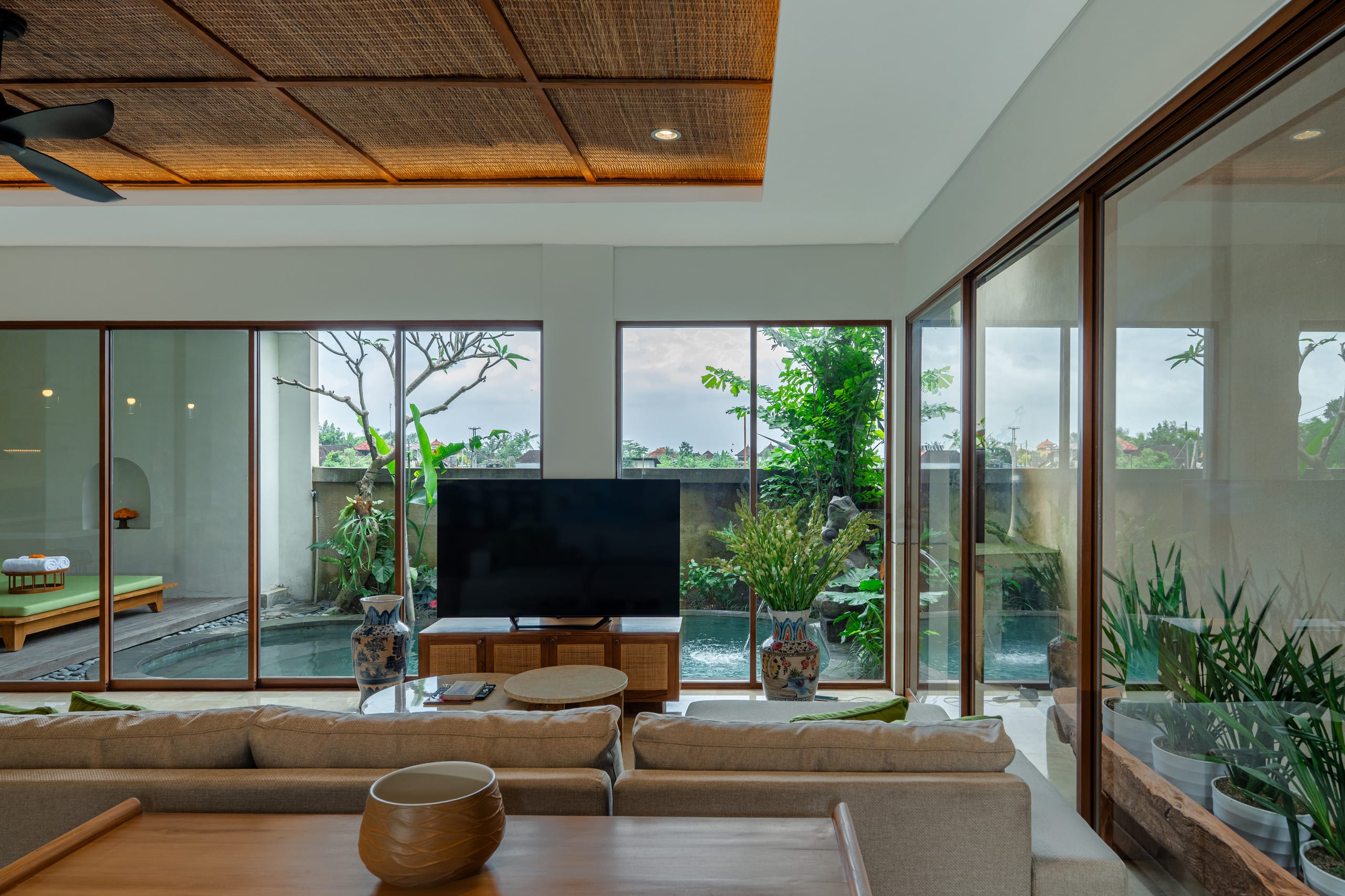 A Huge Ubud Private Pool Villa - Living Room 15