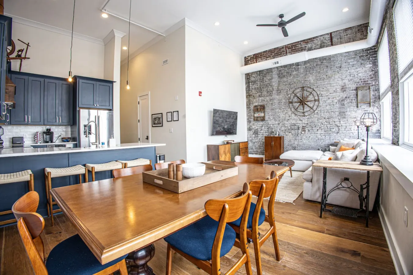 High-End Historic Loft Premium DT Stay 10