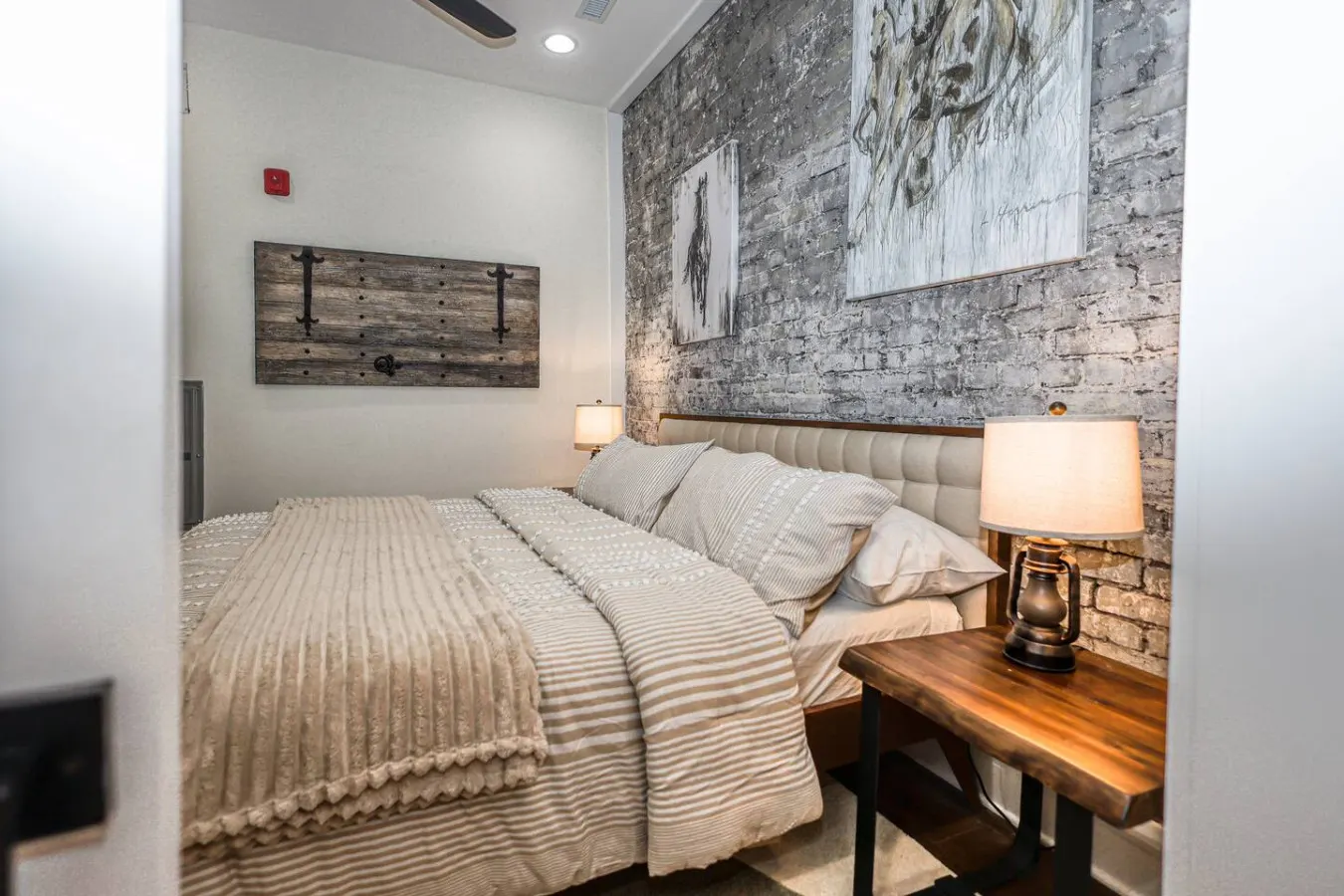 High-End Historic Loft Premium DT Stay 14