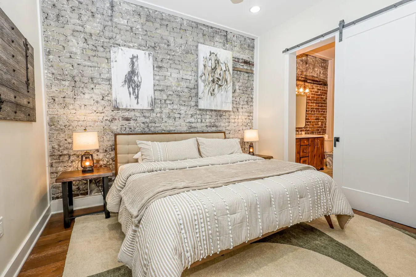 High-End Historic Loft | Premium DT Stay — photo 4