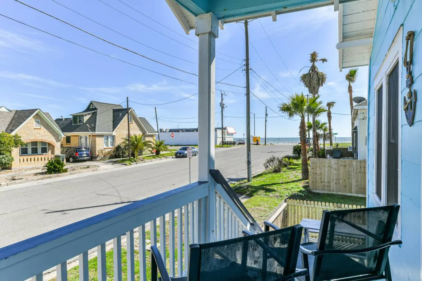 Sunshine Retreat Amazing Water View Walk to Beach 5