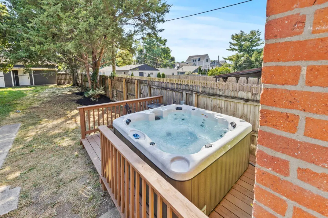 German Village Private Hot Tub & Chef’s Kitchen 10