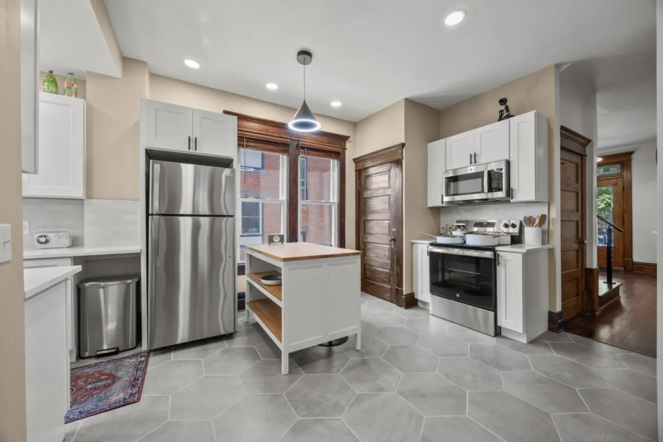 German Village Private Hot Tub & Chef’s Kitchen 5