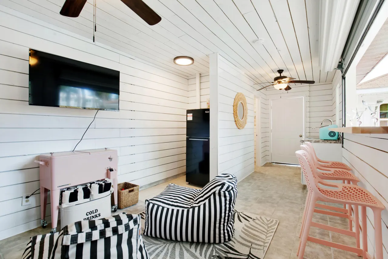 Salt Gypsy Unit B: Expansive Outdoor Space w Pool — photo 2