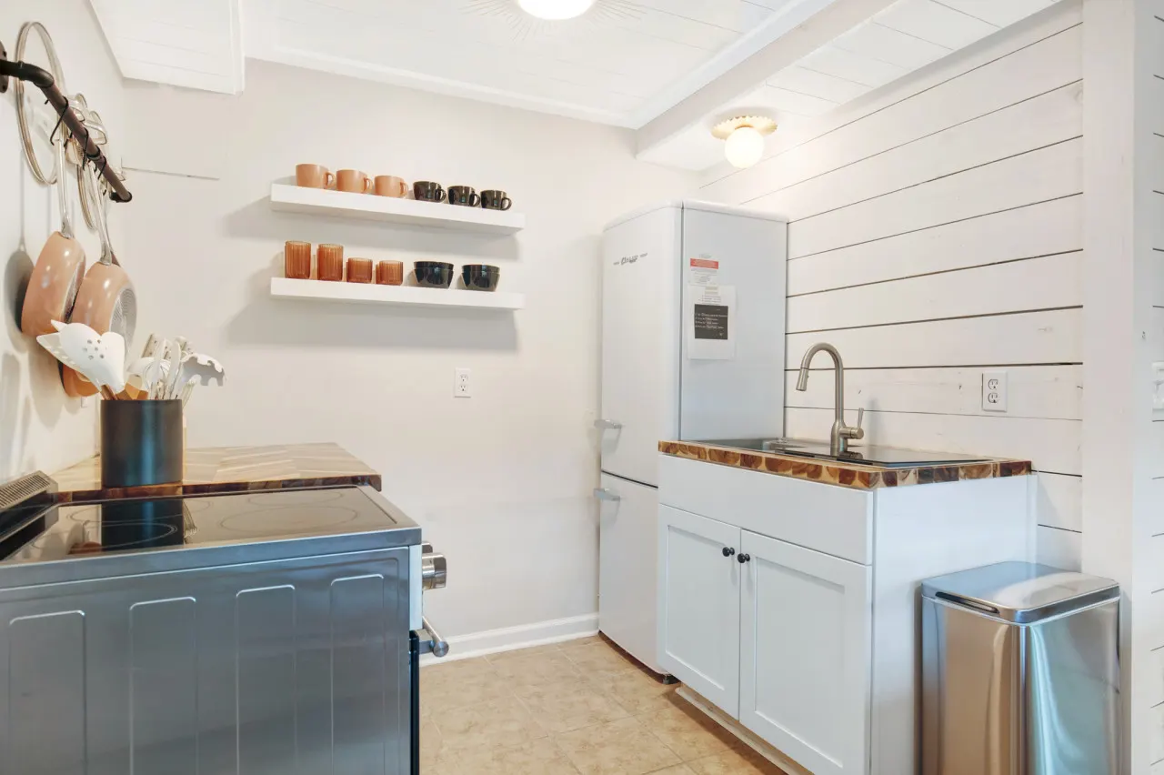 Salt Gypsy Unit B: Expansive Outdoor Space w Pool 10