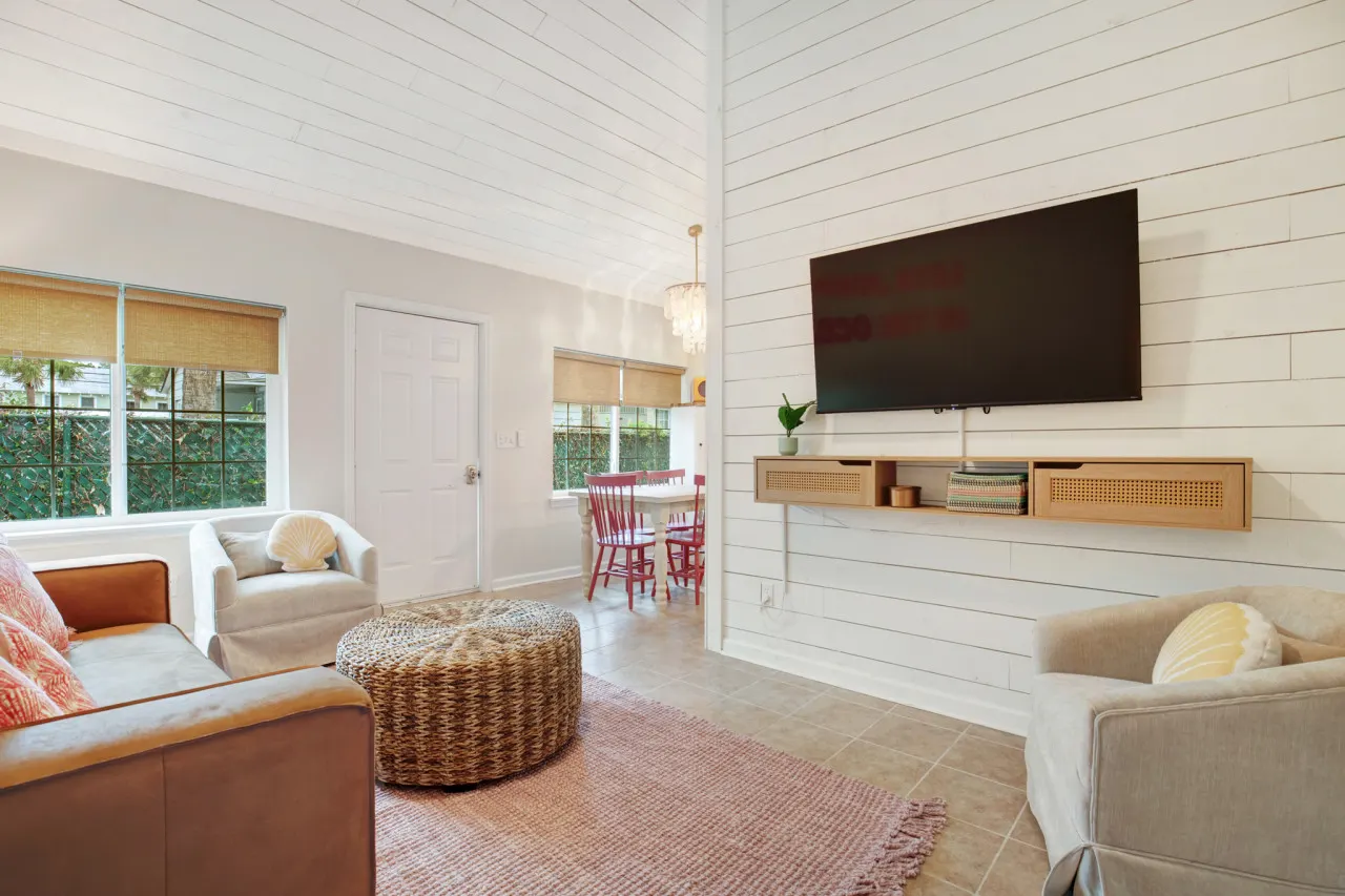 Salt Gypsy Unit B: Expansive Outdoor Space w Pool 8