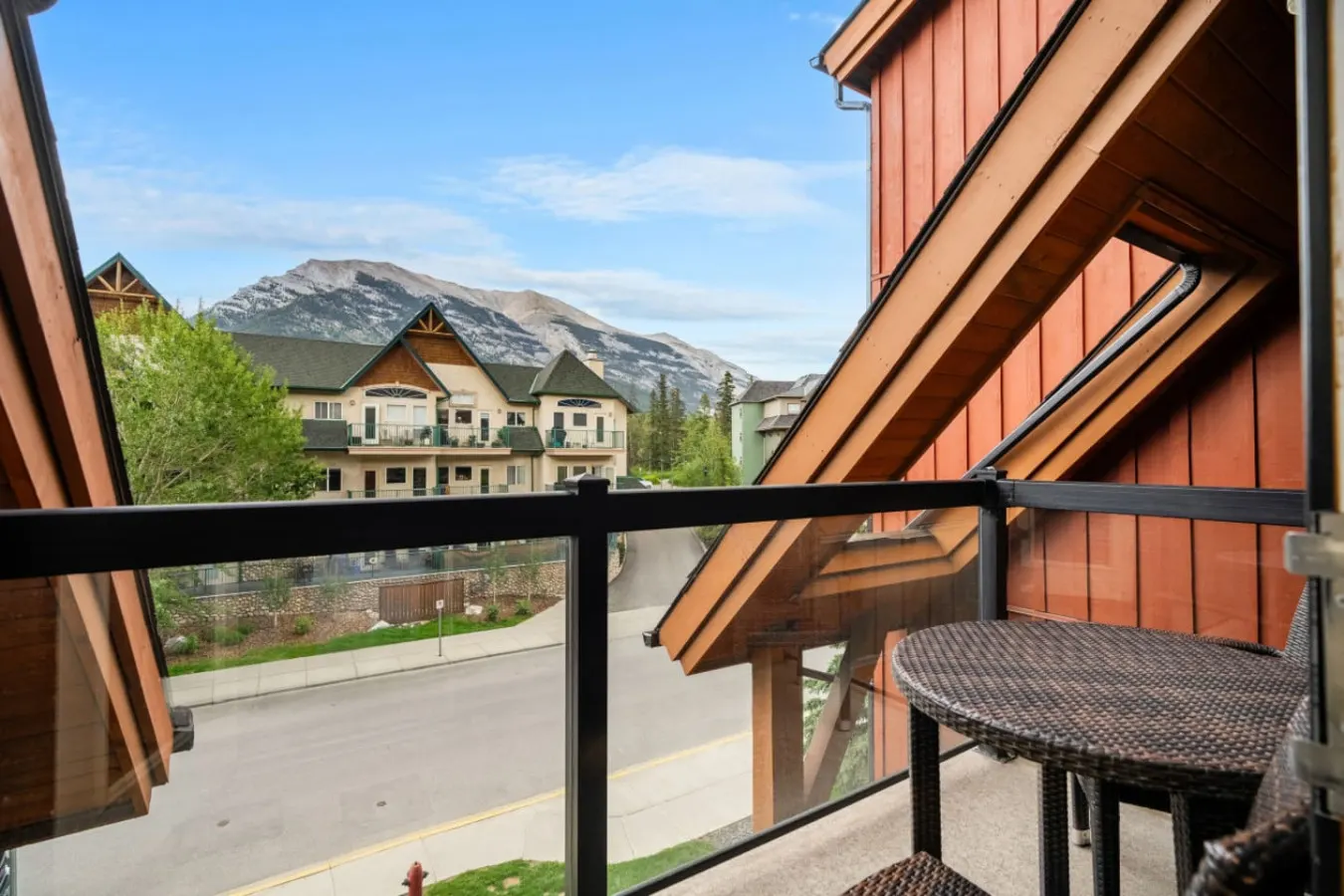 Fireplace Suite with Hot Tub & National Park Pass