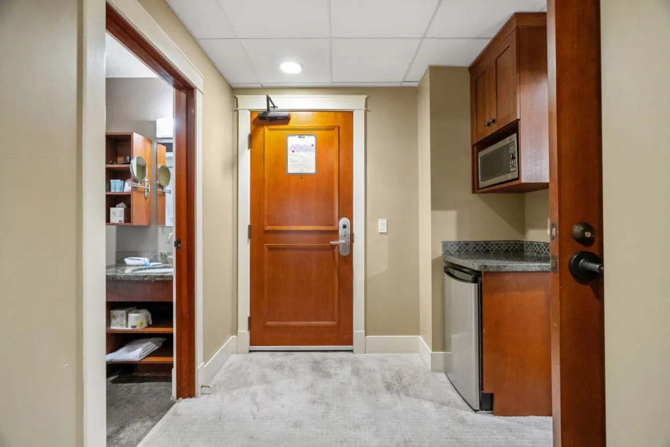 Fireplace Suite with Hot Tub & National Park Pass 9