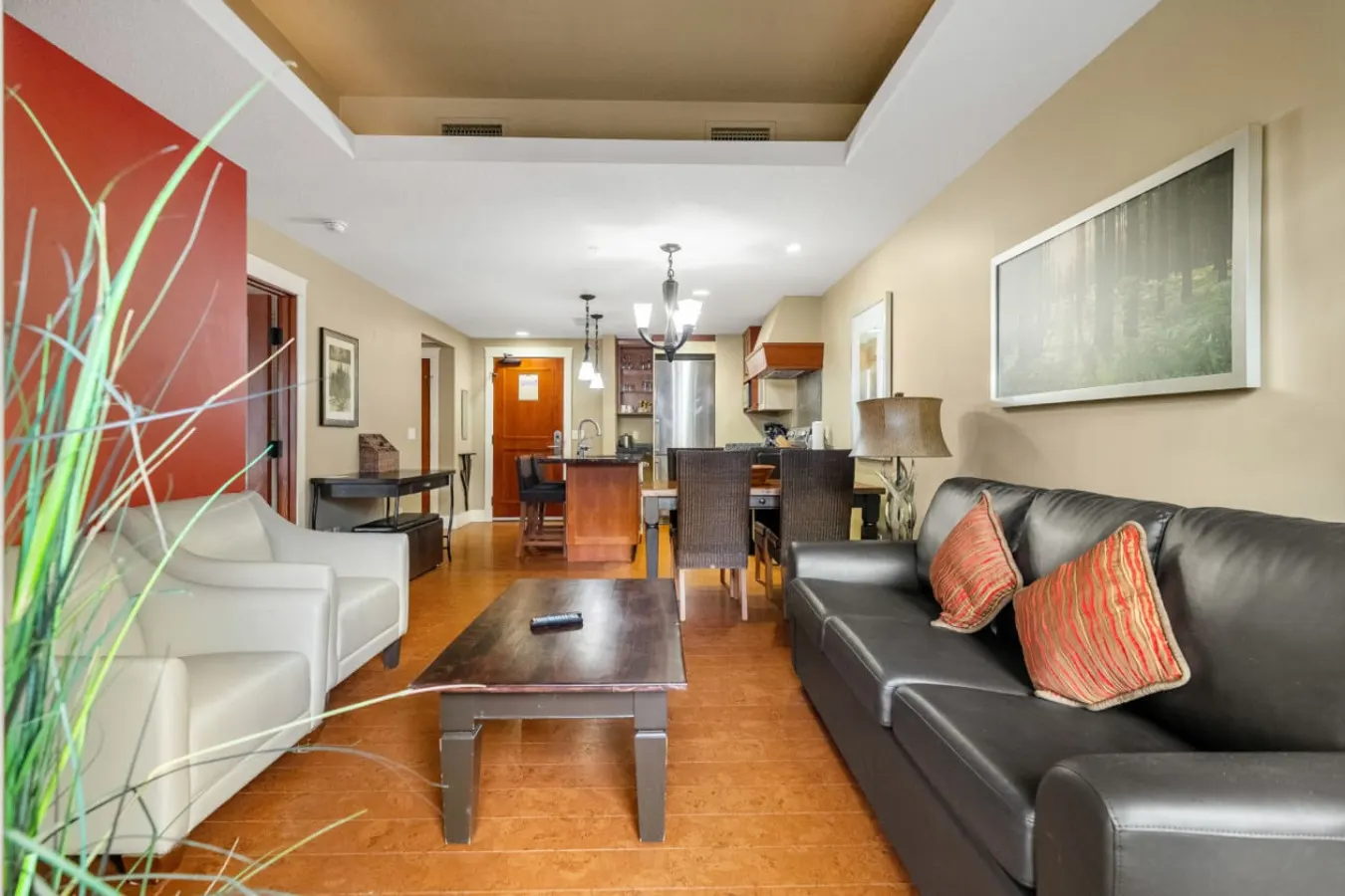 Fireplace Suite with Hot Tub & National Park Pass 11