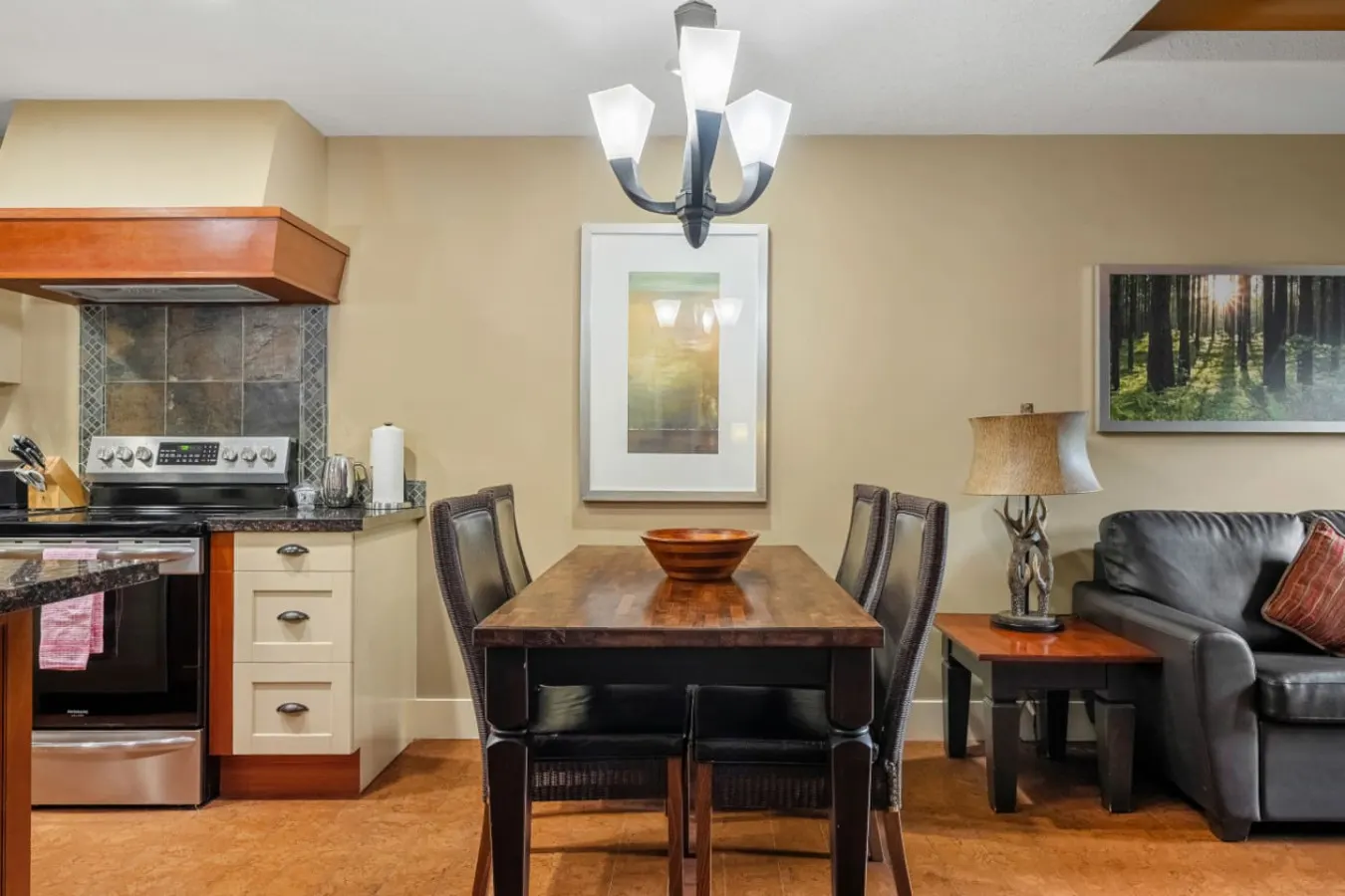 Fireplace Suite with Hot Tub & National Park Pass 16