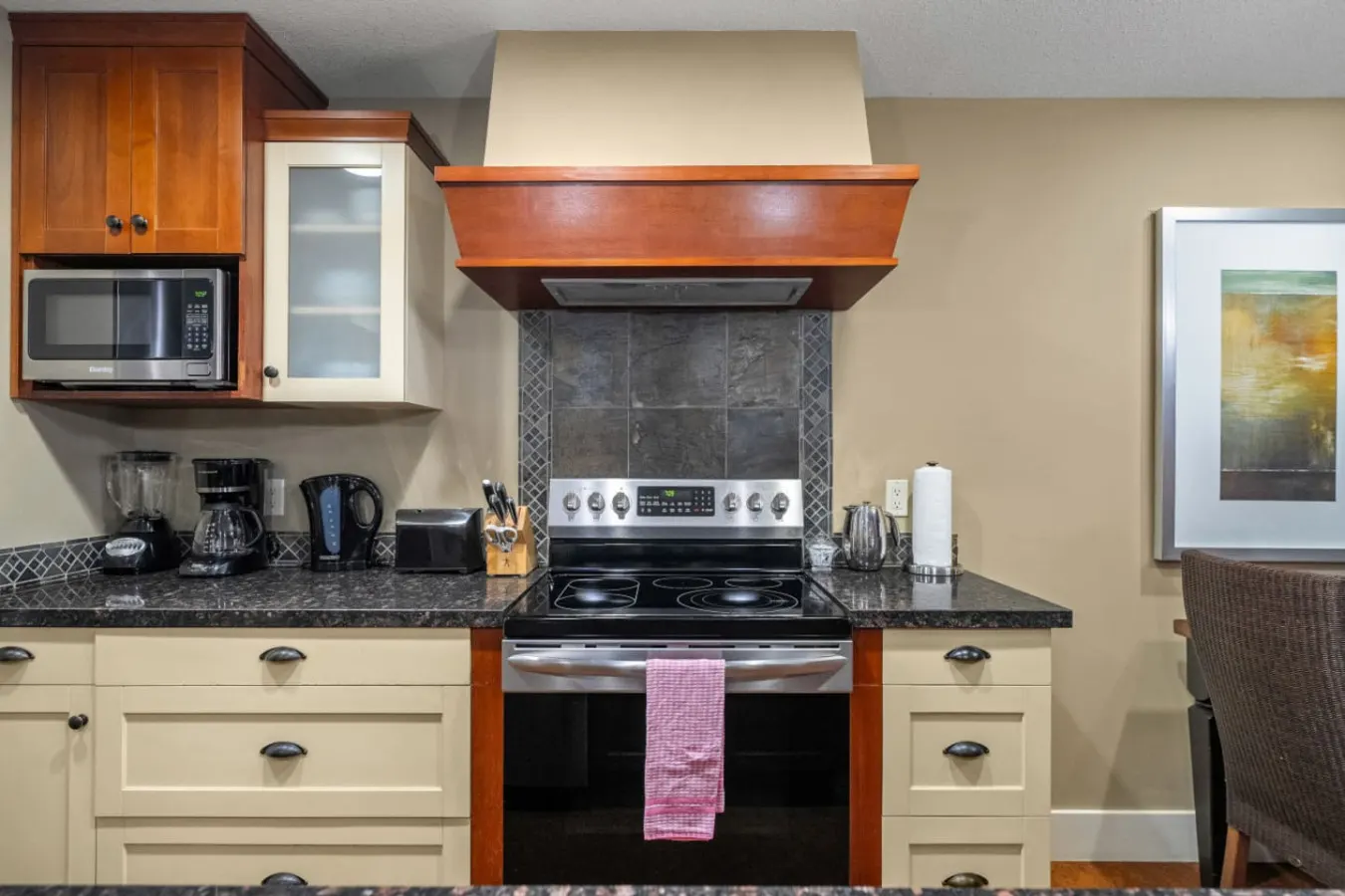 Fireplace Suite with Hot Tub & National Park Pass 18