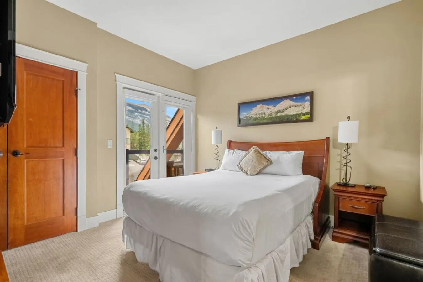 Fireplace Suite with Hot Tub & National Park Pass 4