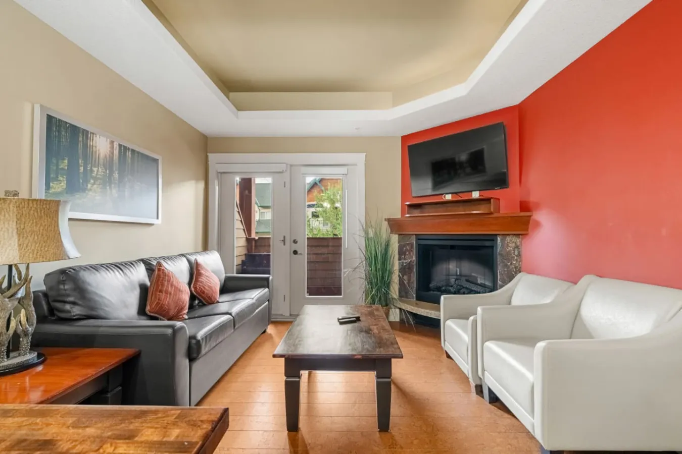 Fireplace Suite with Hot Tub & National Park Pass 7