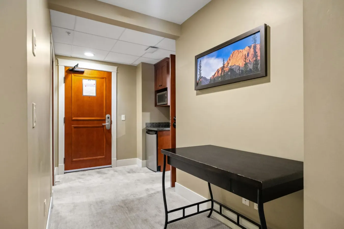 Fireplace Suite with Hot Tub & National Park Pass 8