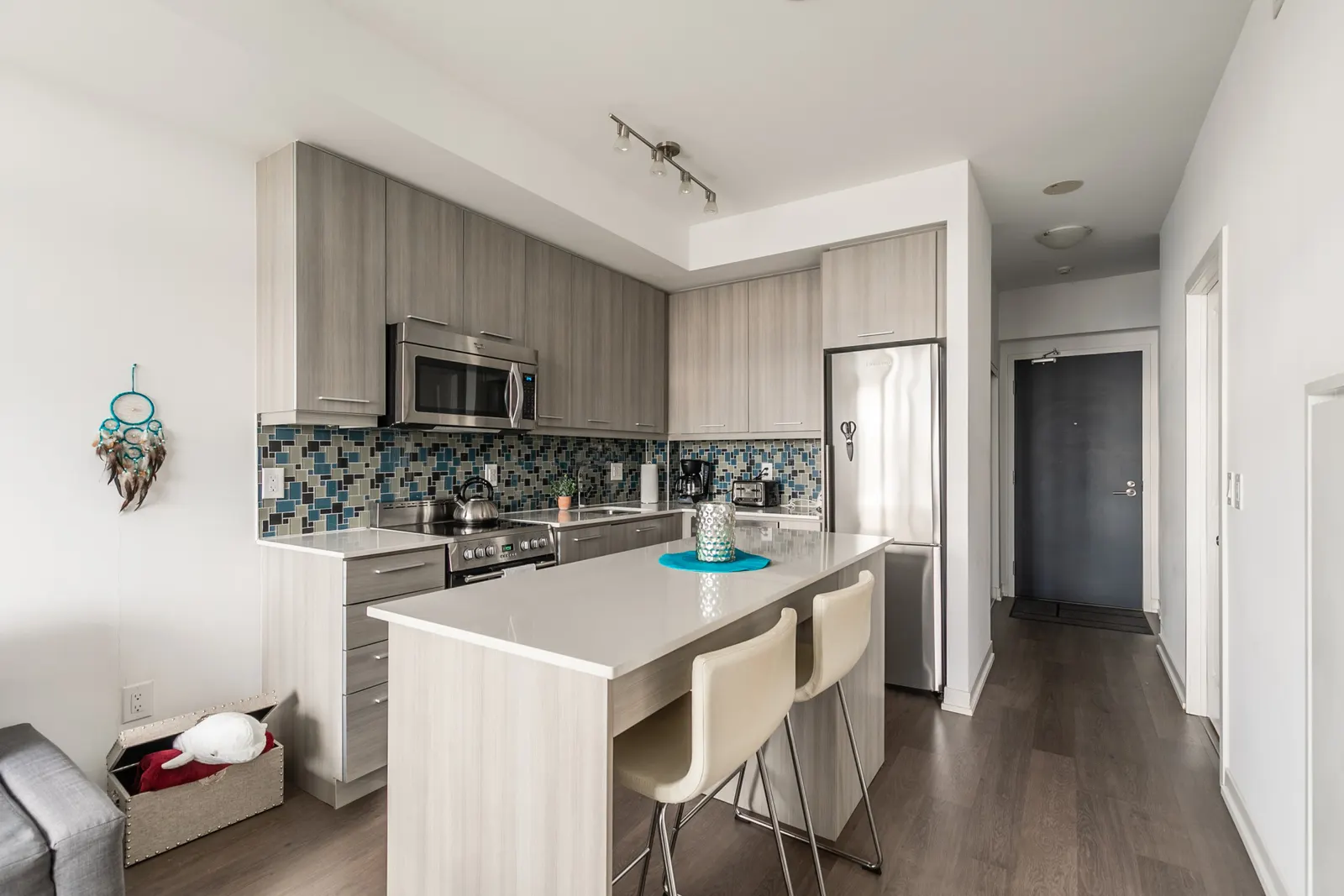 Modern Stylish 1BR Trendy King East 9