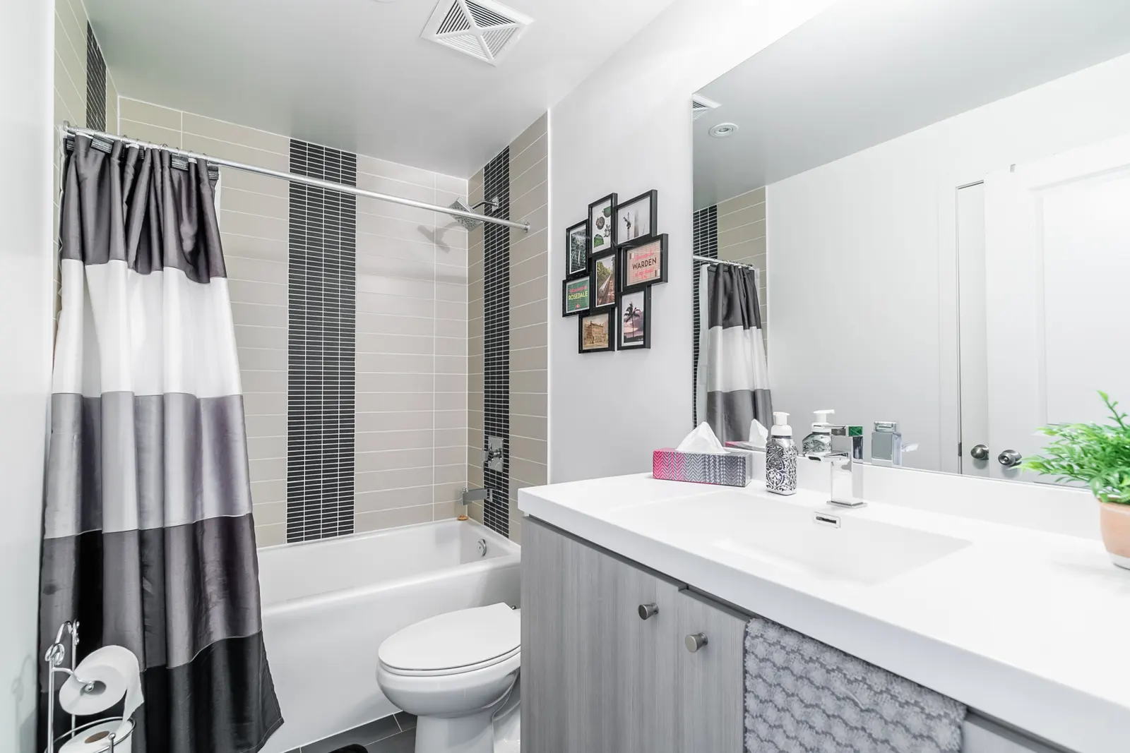 Modern Stylish 1BR Trendy King East 11