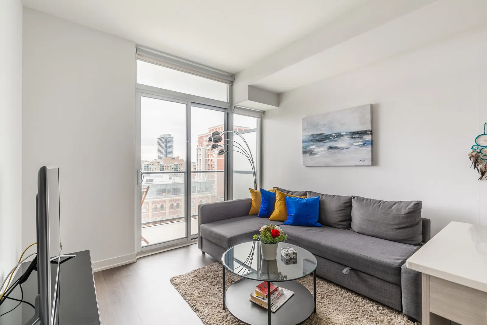 Modern Stylish 1BR Trendy King East 14