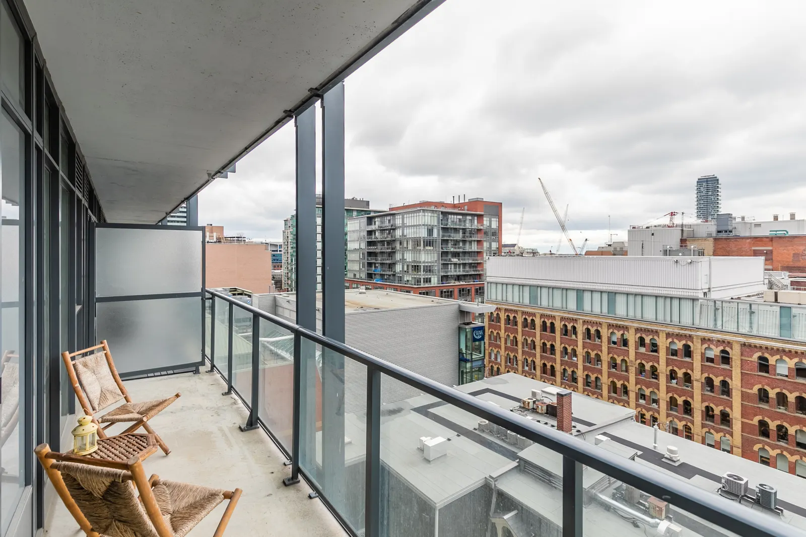 Modern Stylish 1BR Trendy King East 18
