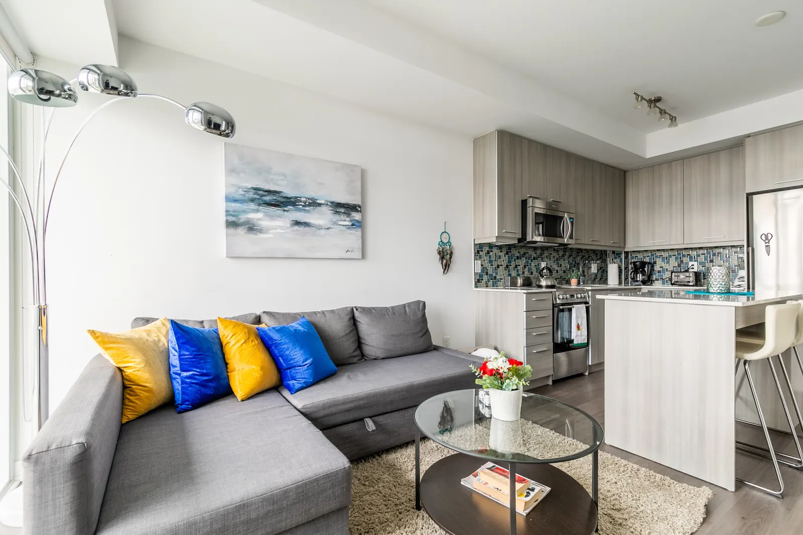 Modern Stylish 1BR Trendy King East 19