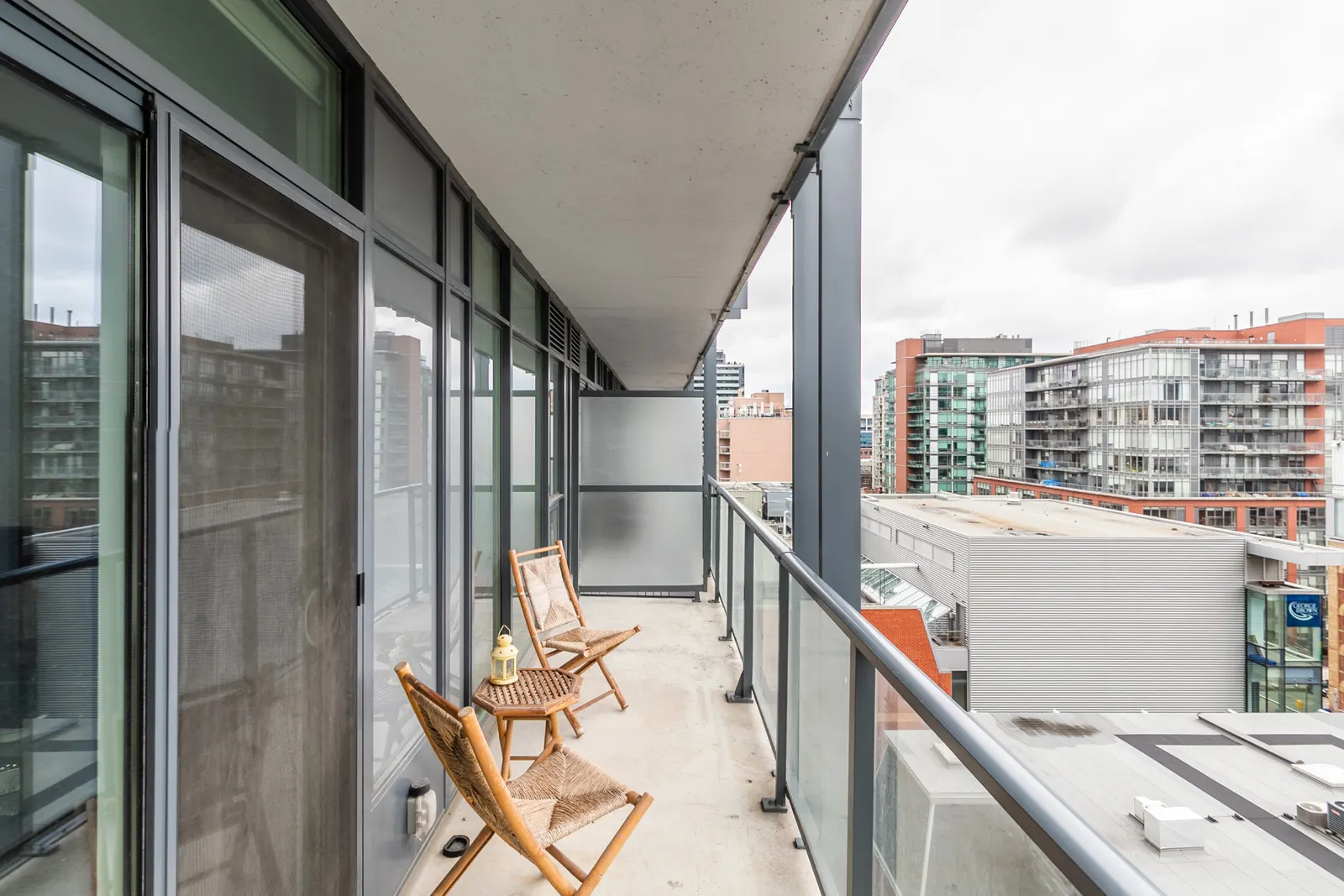 Modern Stylish 1BR Trendy King East 20