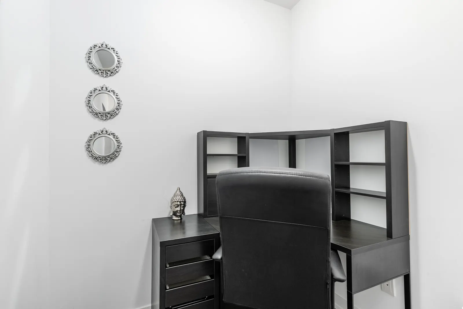 Modern Stylish 1BR Trendy King East 4