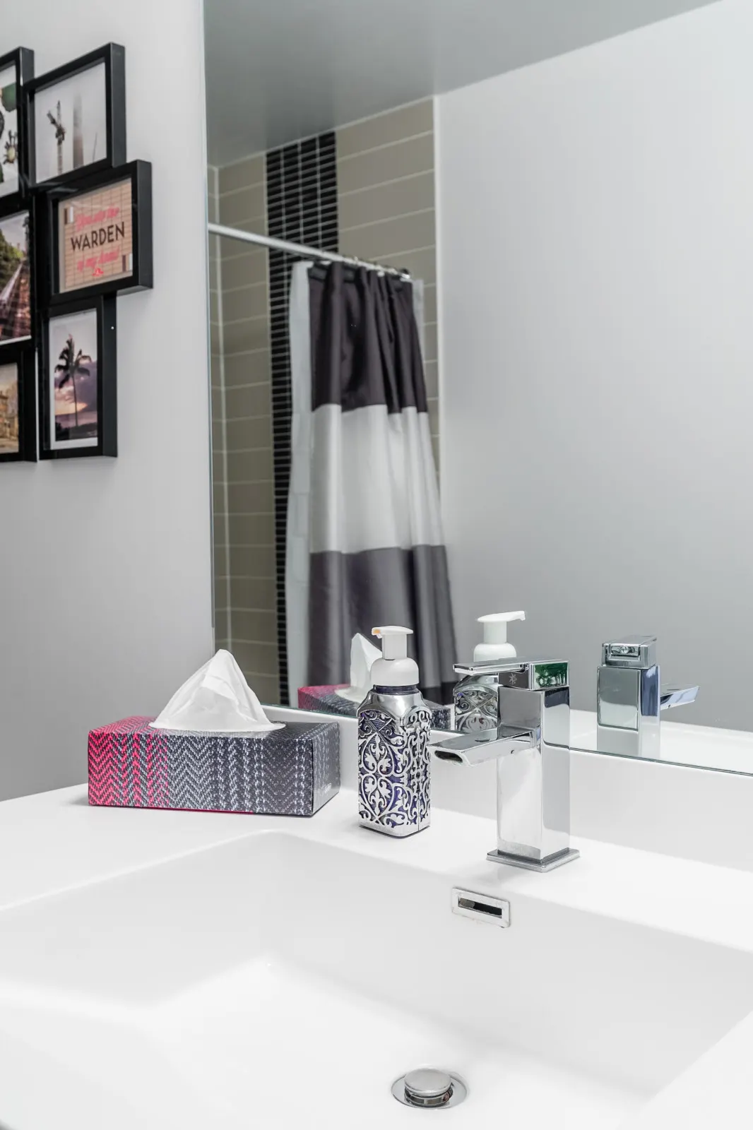Modern Stylish 1BR Trendy King East 5