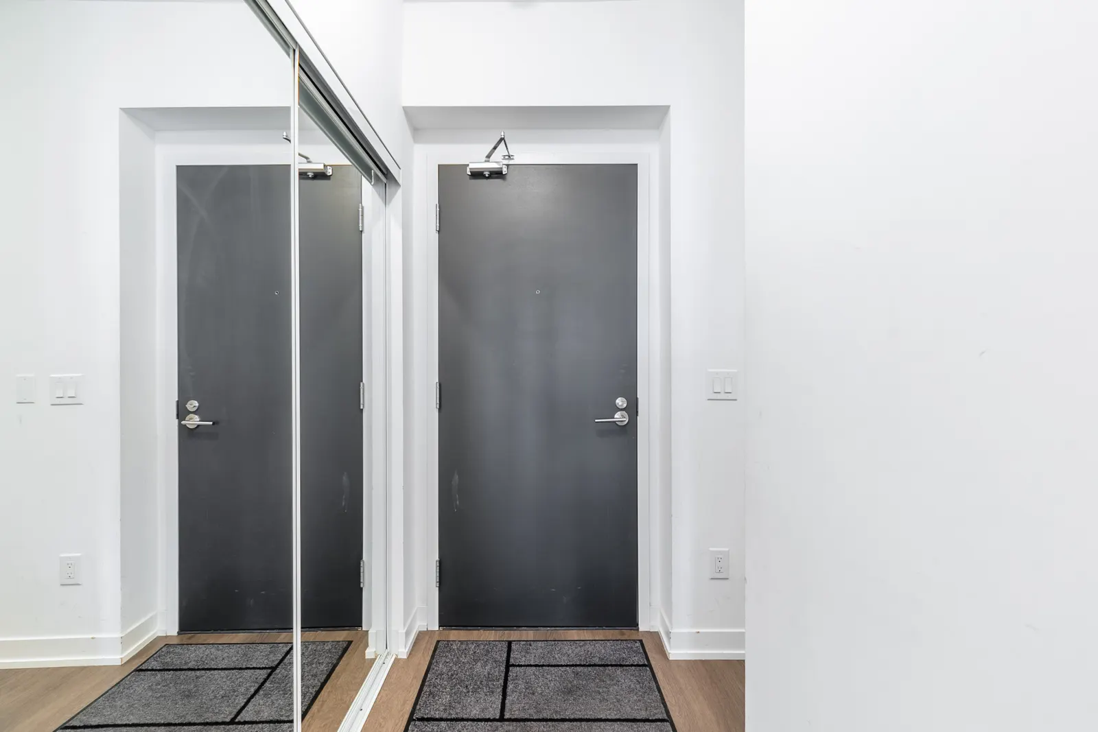 Modern Stylish 1BR Trendy King East 6