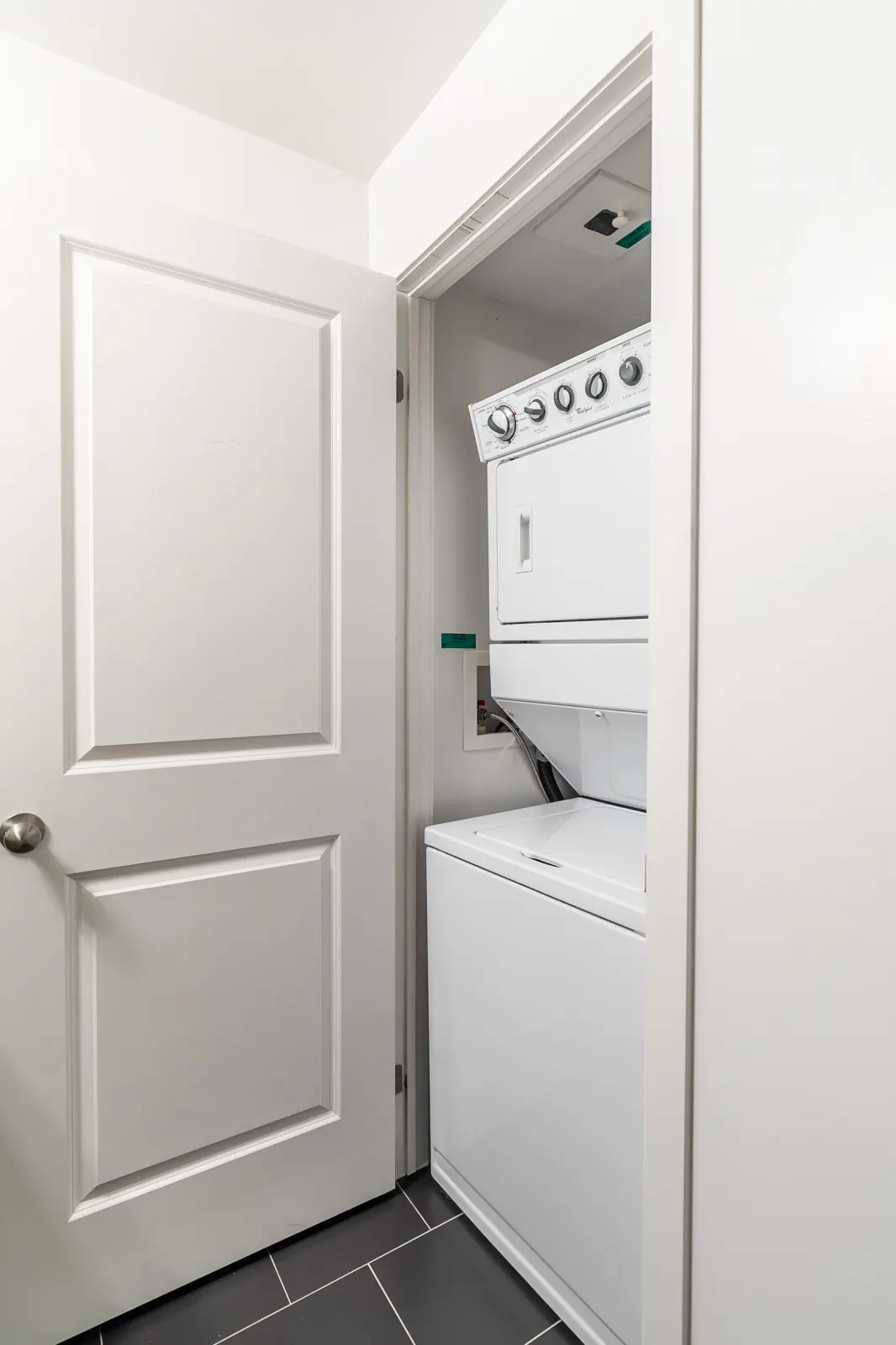 Modern Stylish 1BR Trendy King East 7