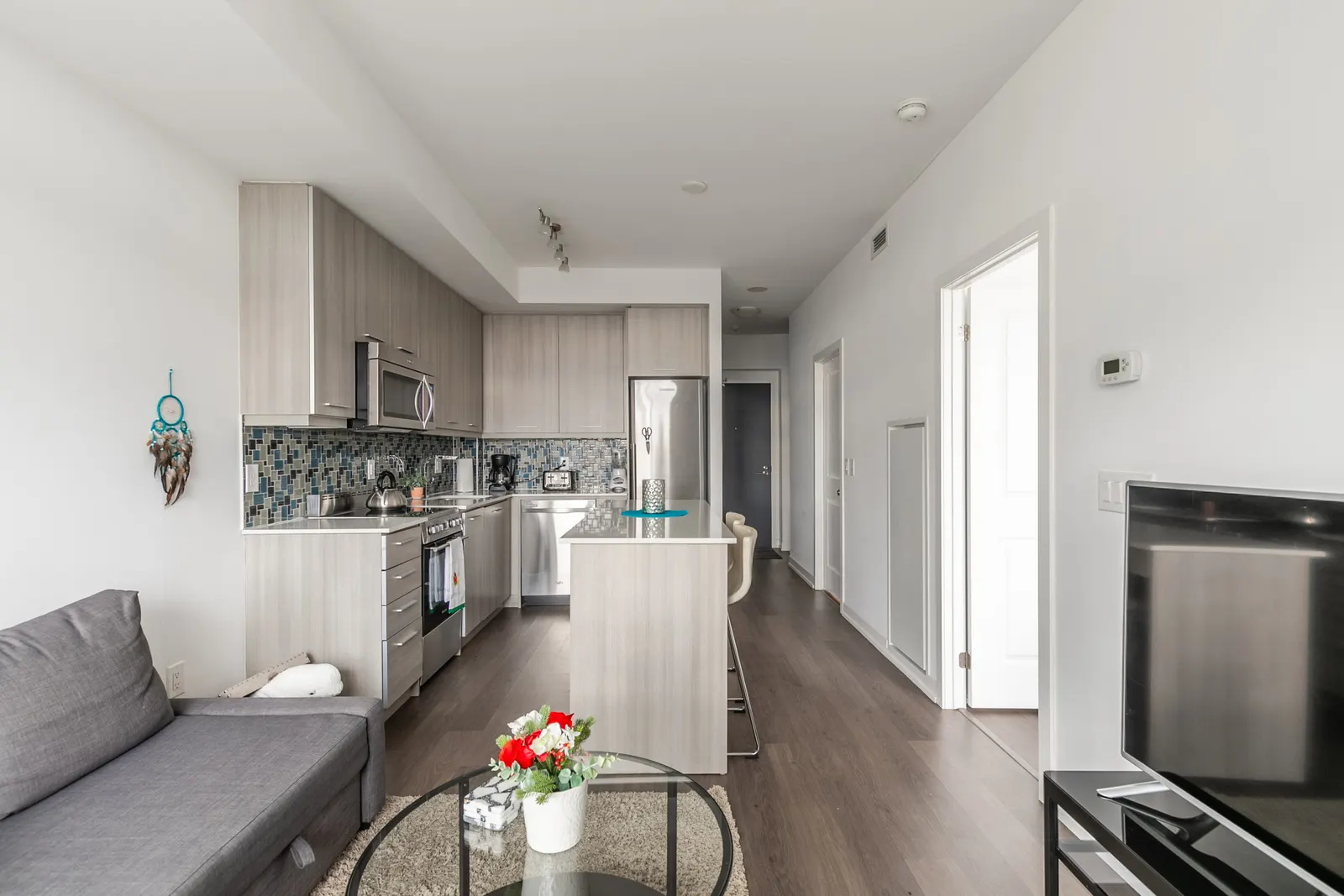 Modern Stylish 1BR Trendy King East 8