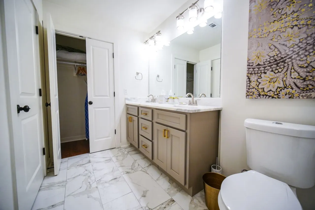 Luxe 3BR w/ fenced parking 2 miles to French Qtr 14