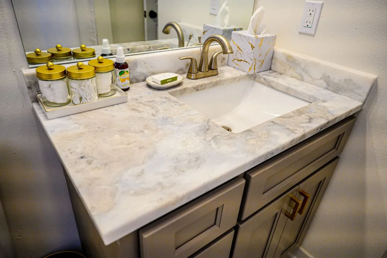 Luxe 3BR w/ fenced parking 2 miles to French Qtr 16