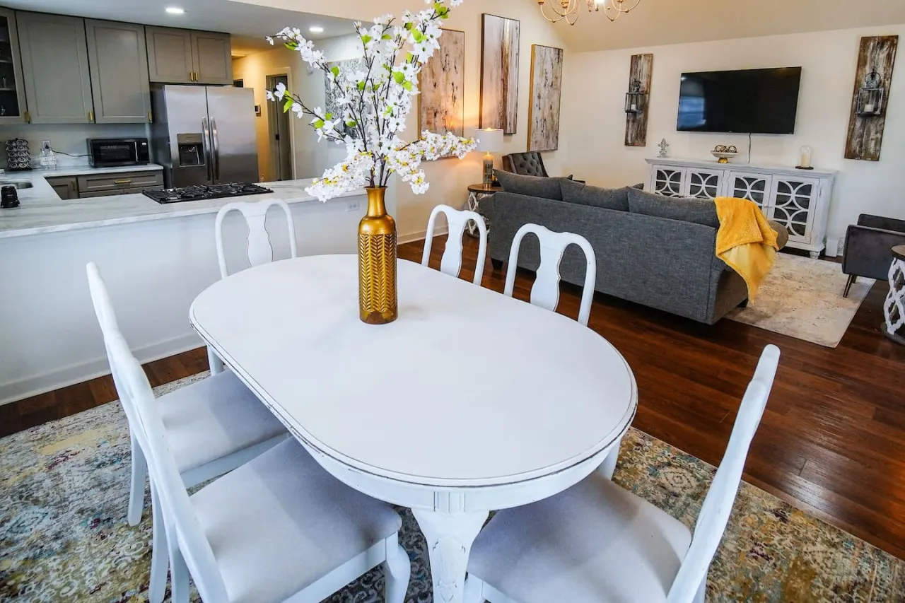 Luxe 3BR w/ fenced parking 2 miles to French Qtr 17