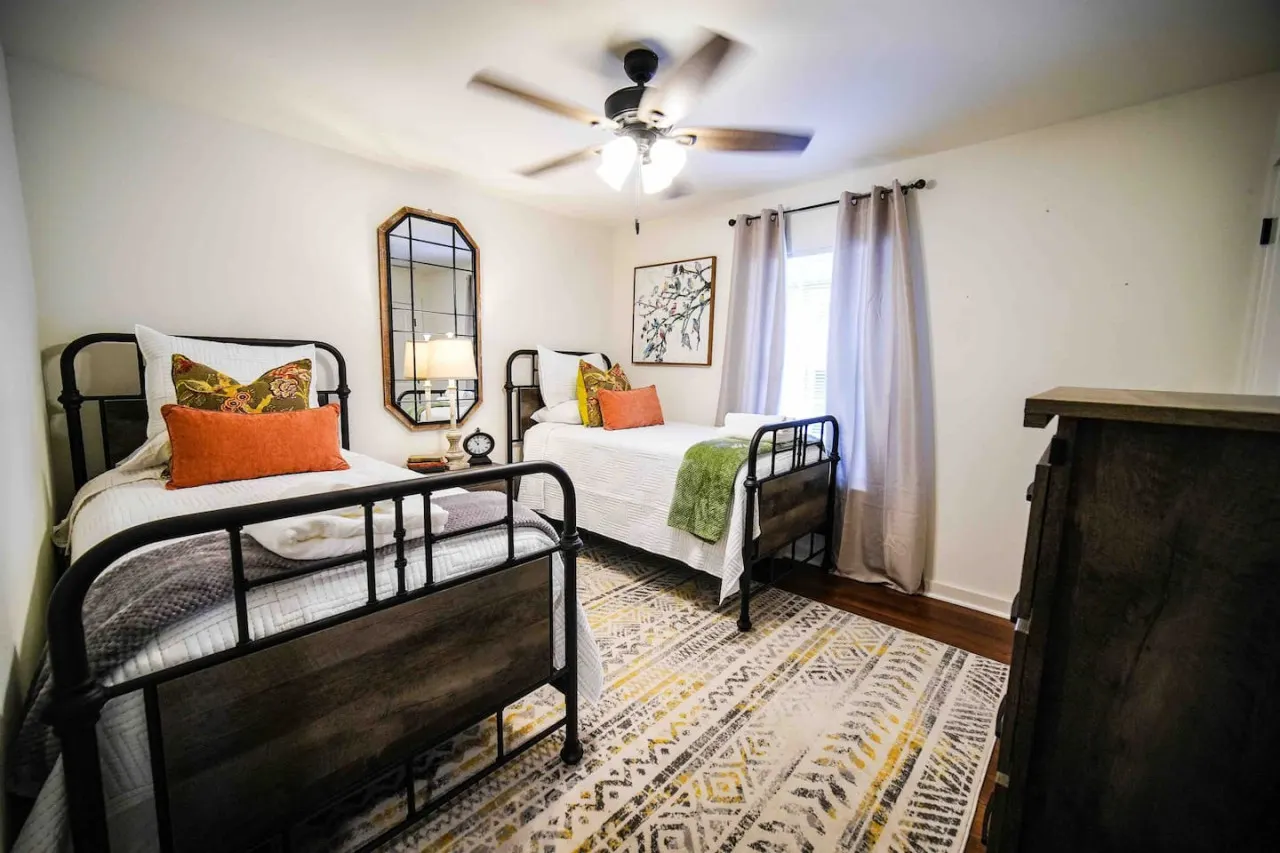 Luxe 3BR w/ fenced parking 2 miles to French Qtr 8
