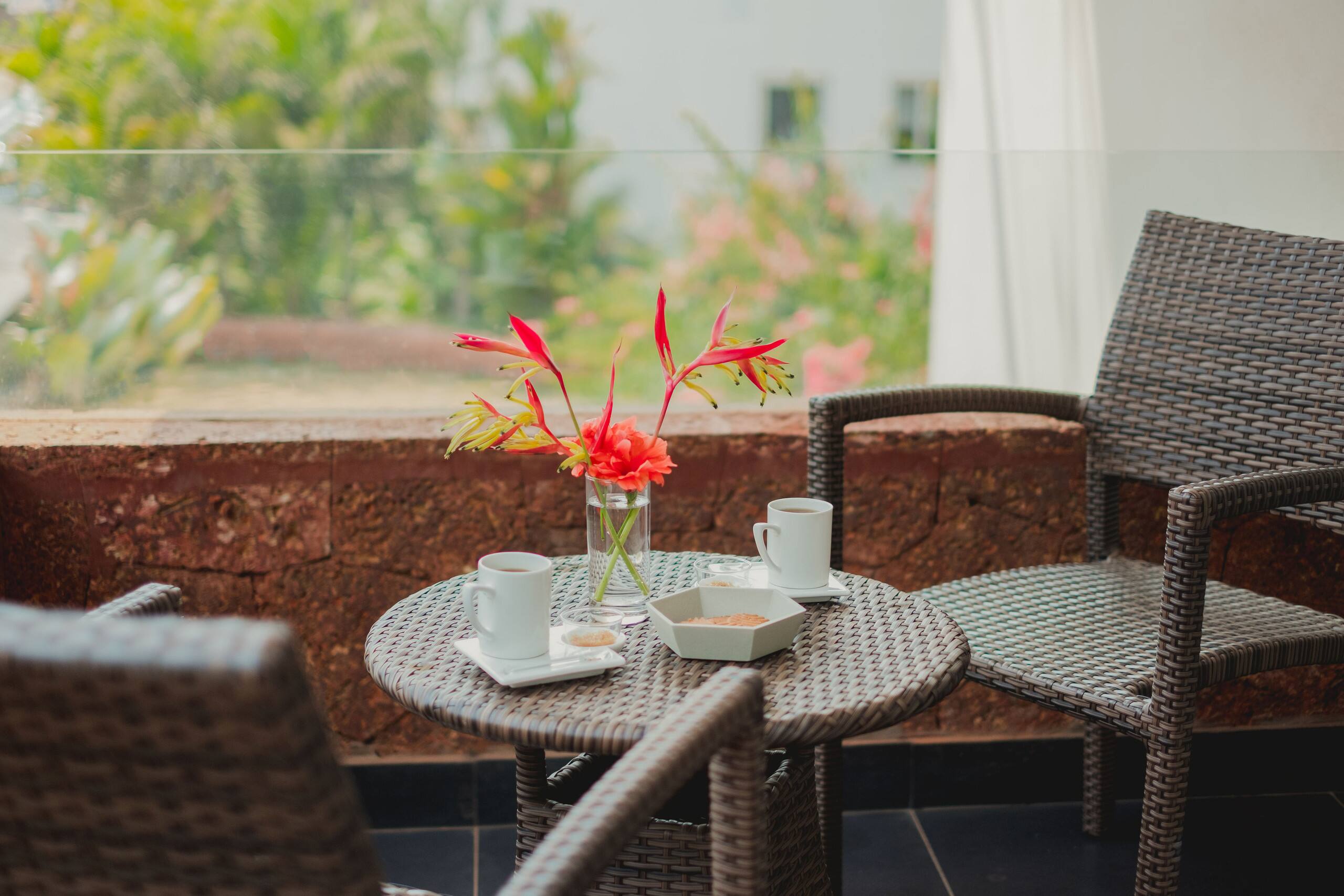 ElArbol |Minimalist 2bhk |Pvt Balcony |AC 8
