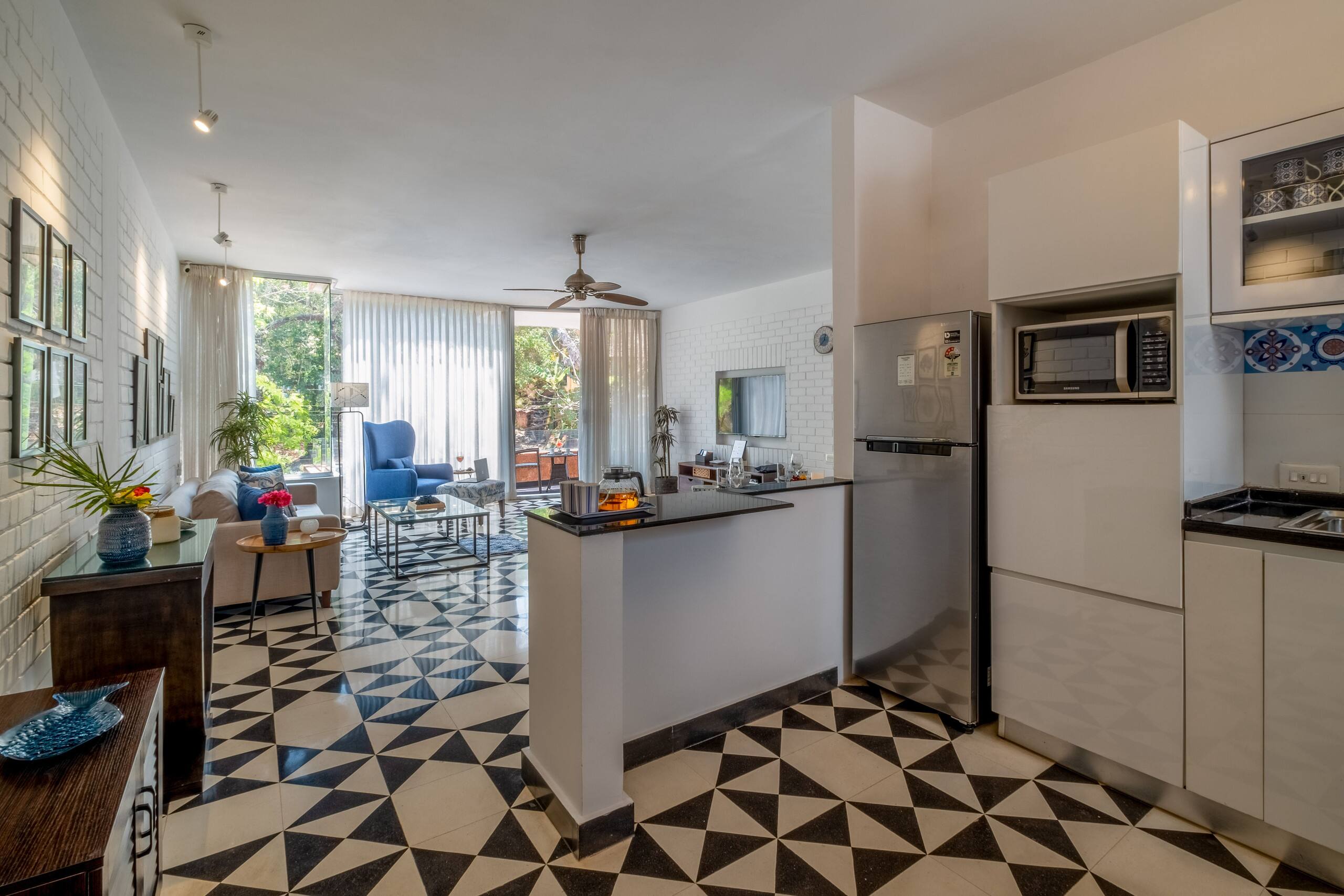 ElArbol |Minimalist 2bhk |Pvt Balcony |AC 14