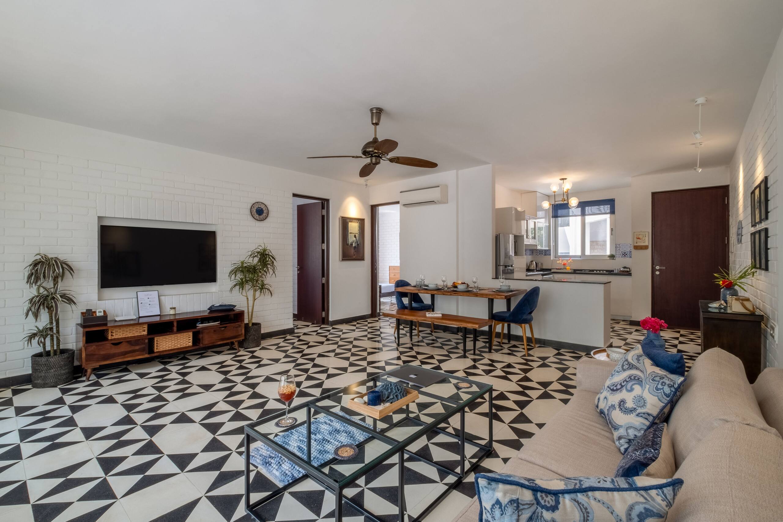 ElArbol |Minimalist 2bhk |Pvt Balcony |AC 9
