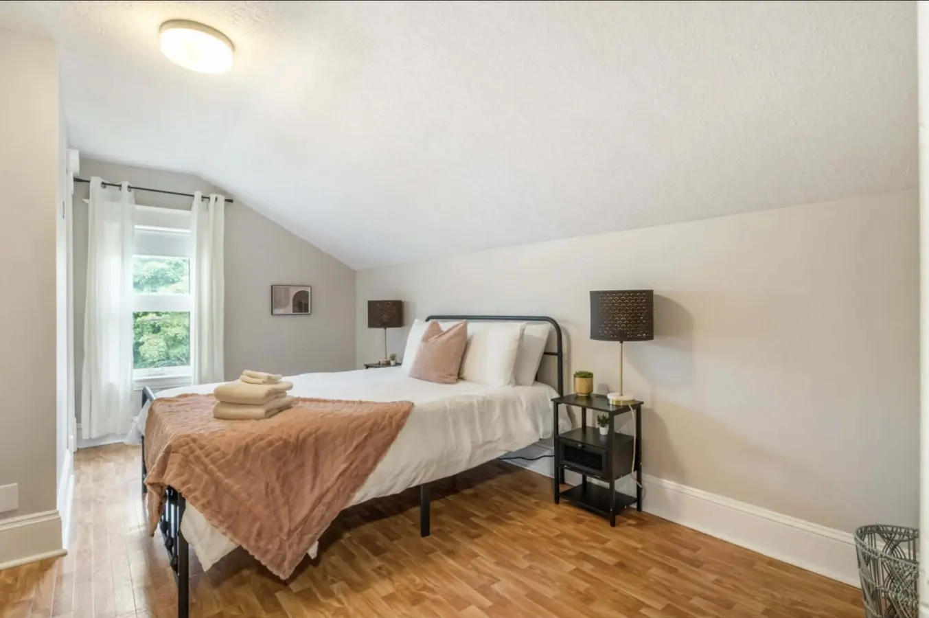 3-Bedroom Stay near Hospitals 10