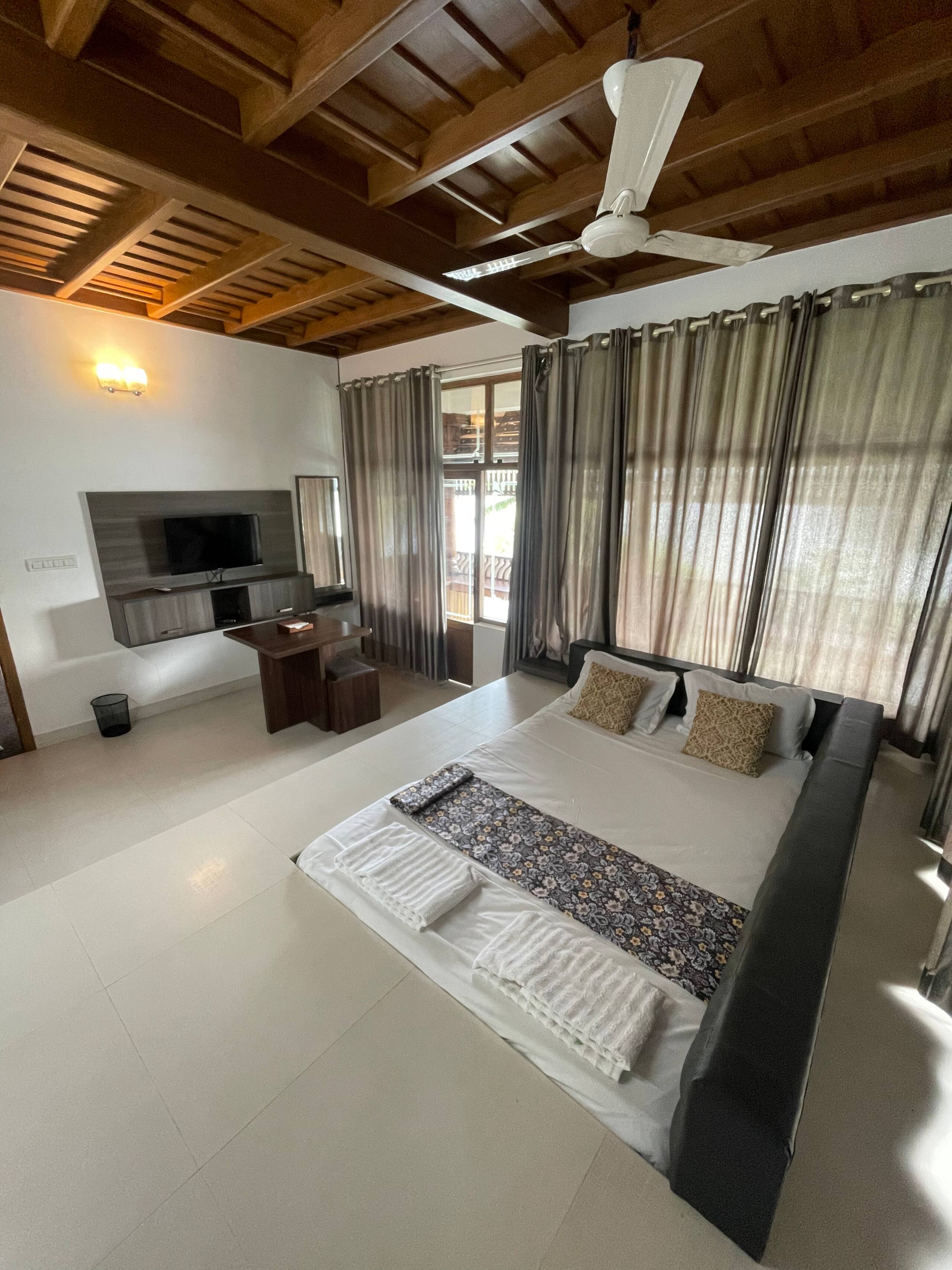 Joys paradise, 2 BHK river front villa ! 4