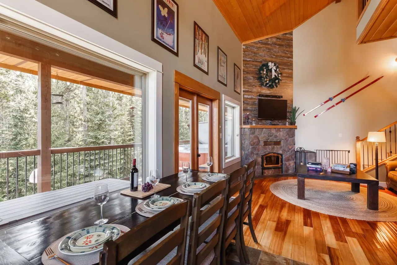 Apex Mountain ~ Trailside Lodge ~ BC Reg#PM813252224
