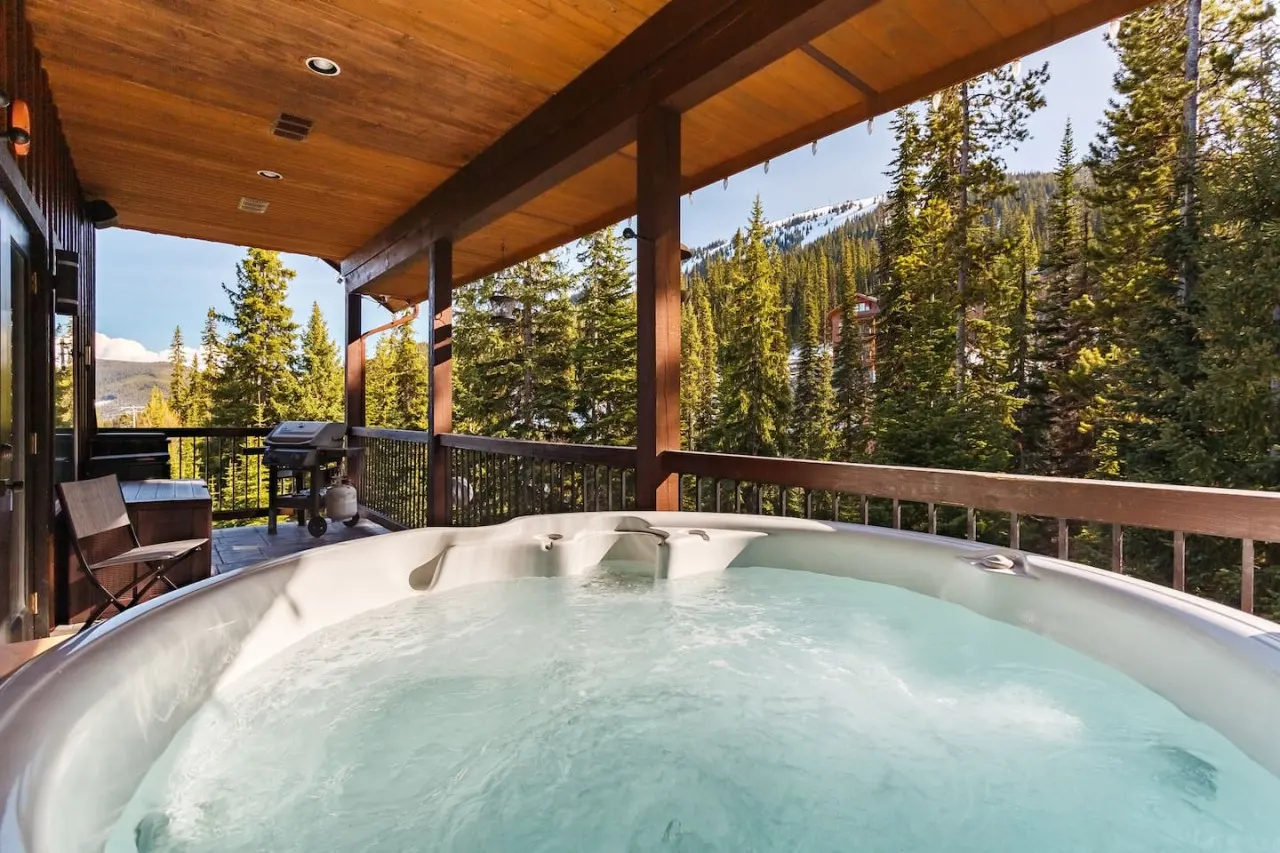 Apex Mountain ~ Trailside Lodge ~ BC Reg#PM813252224 2