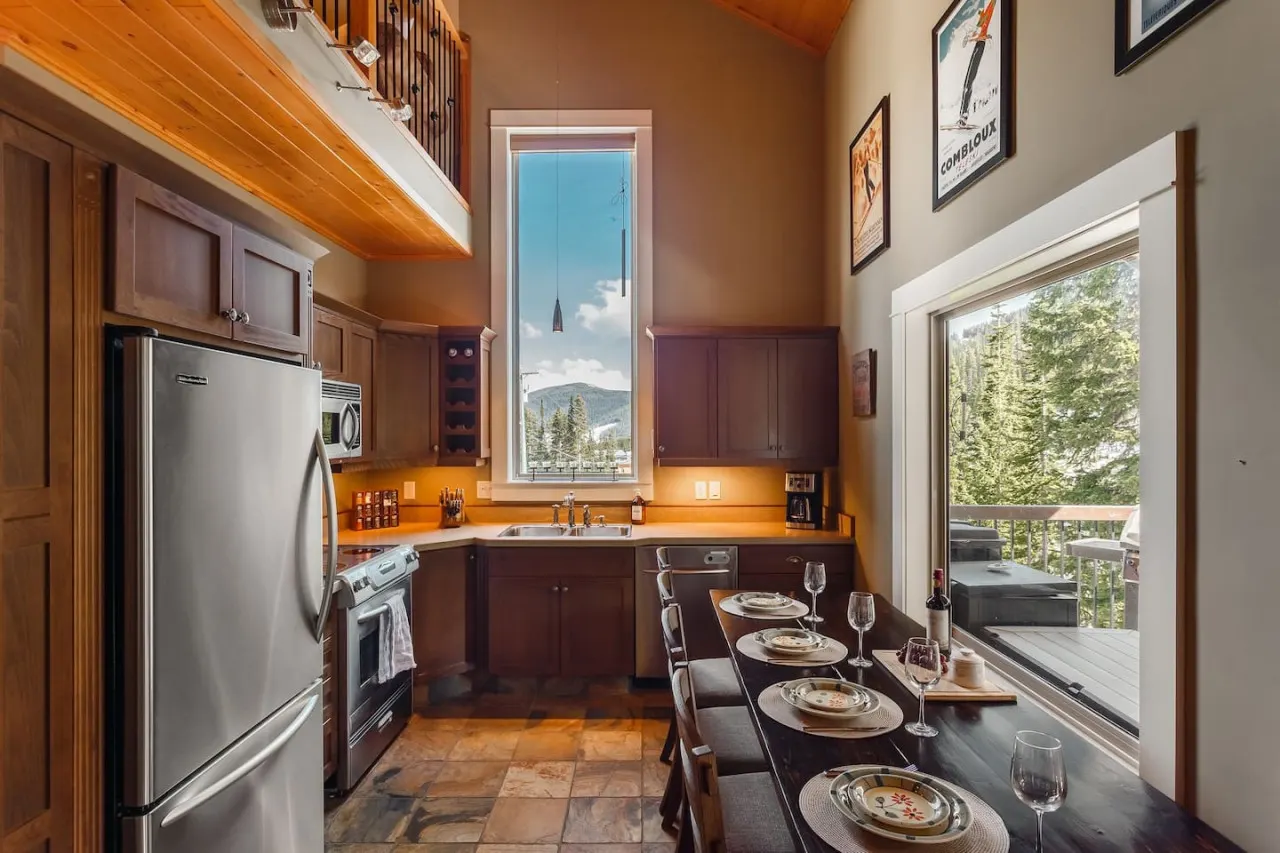 Apex Mountain ~ Trailside Lodge ~ BC Reg#PM813252224 3