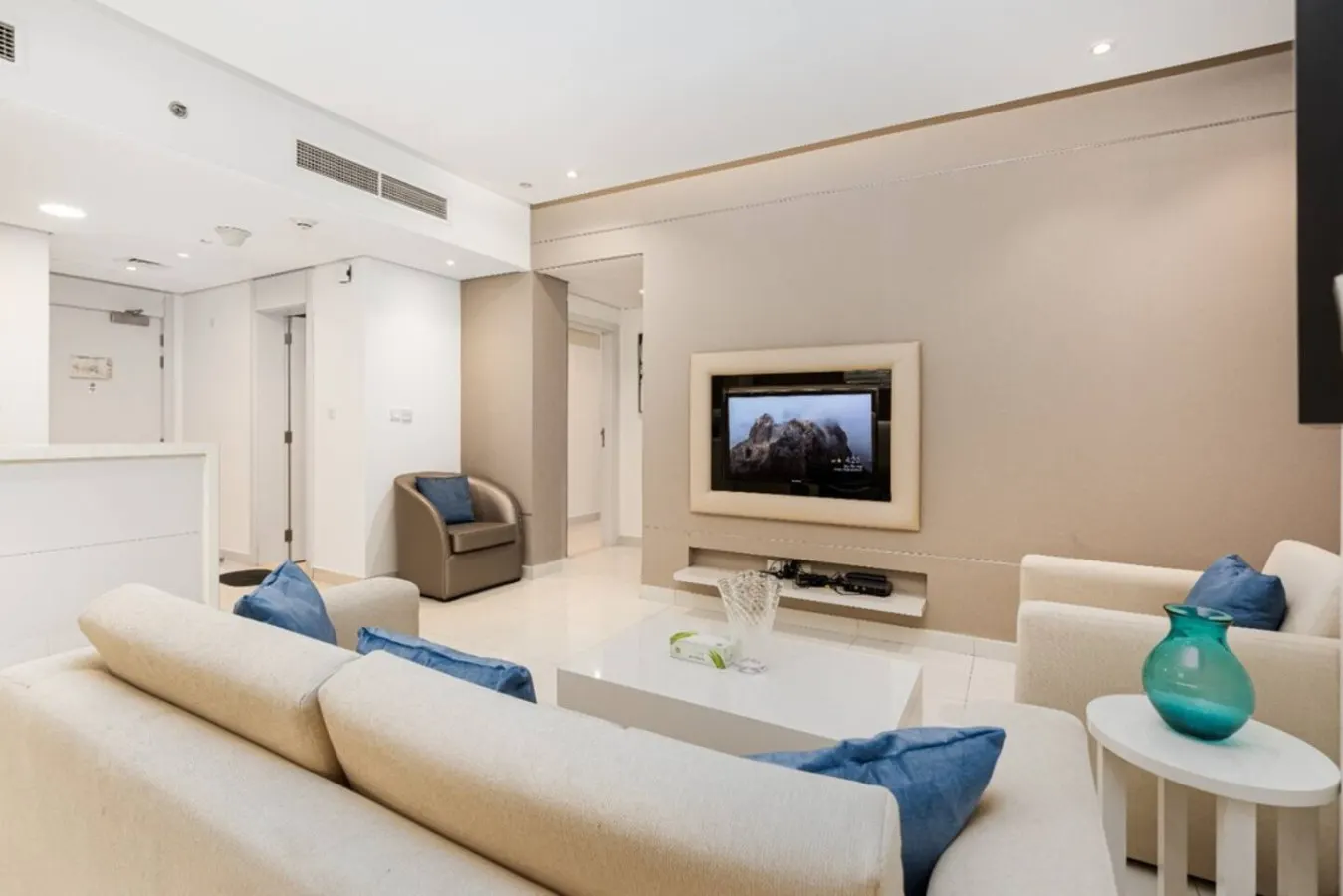 2 BR Near Dubai Mall - Infinity Pool - Damac Voleo 2