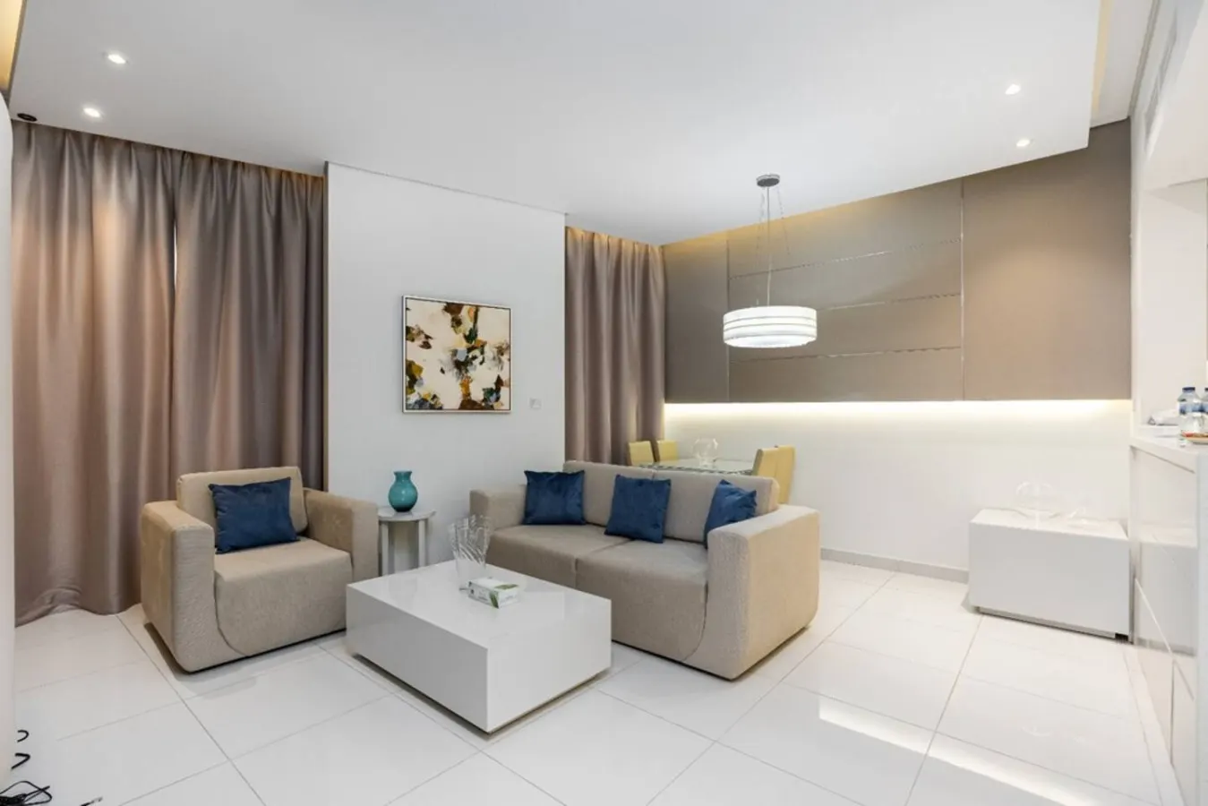 2 BR Near Dubai Mall - Infinity Pool - Damac Voleo 10