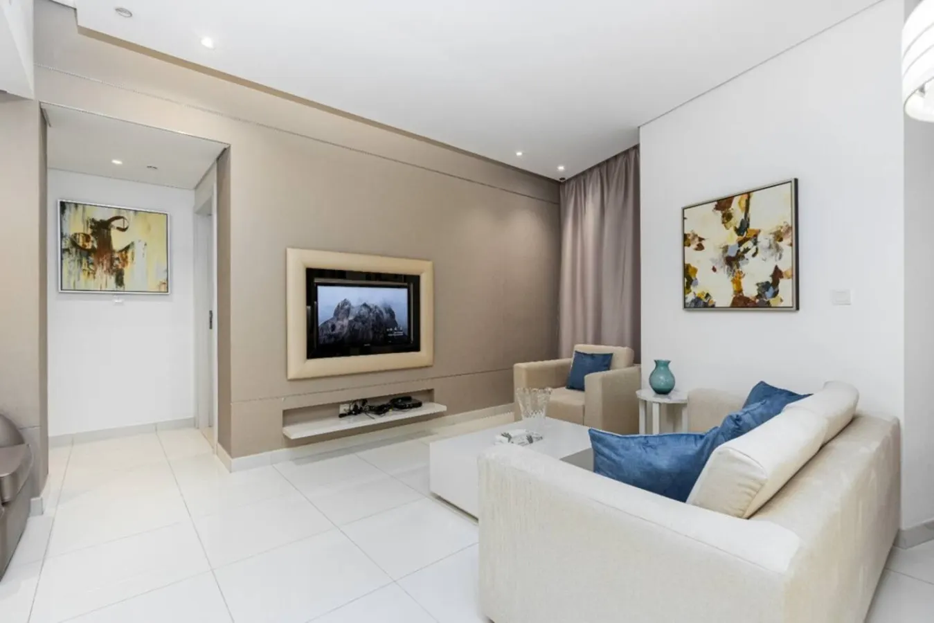 2 BR Near Dubai Mall - Infinity Pool - Damac Voleo 11