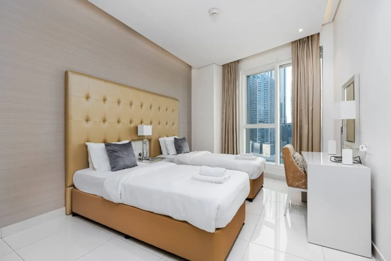 2 BR Near Dubai Mall - Infinity Pool - Damac Voleo 16