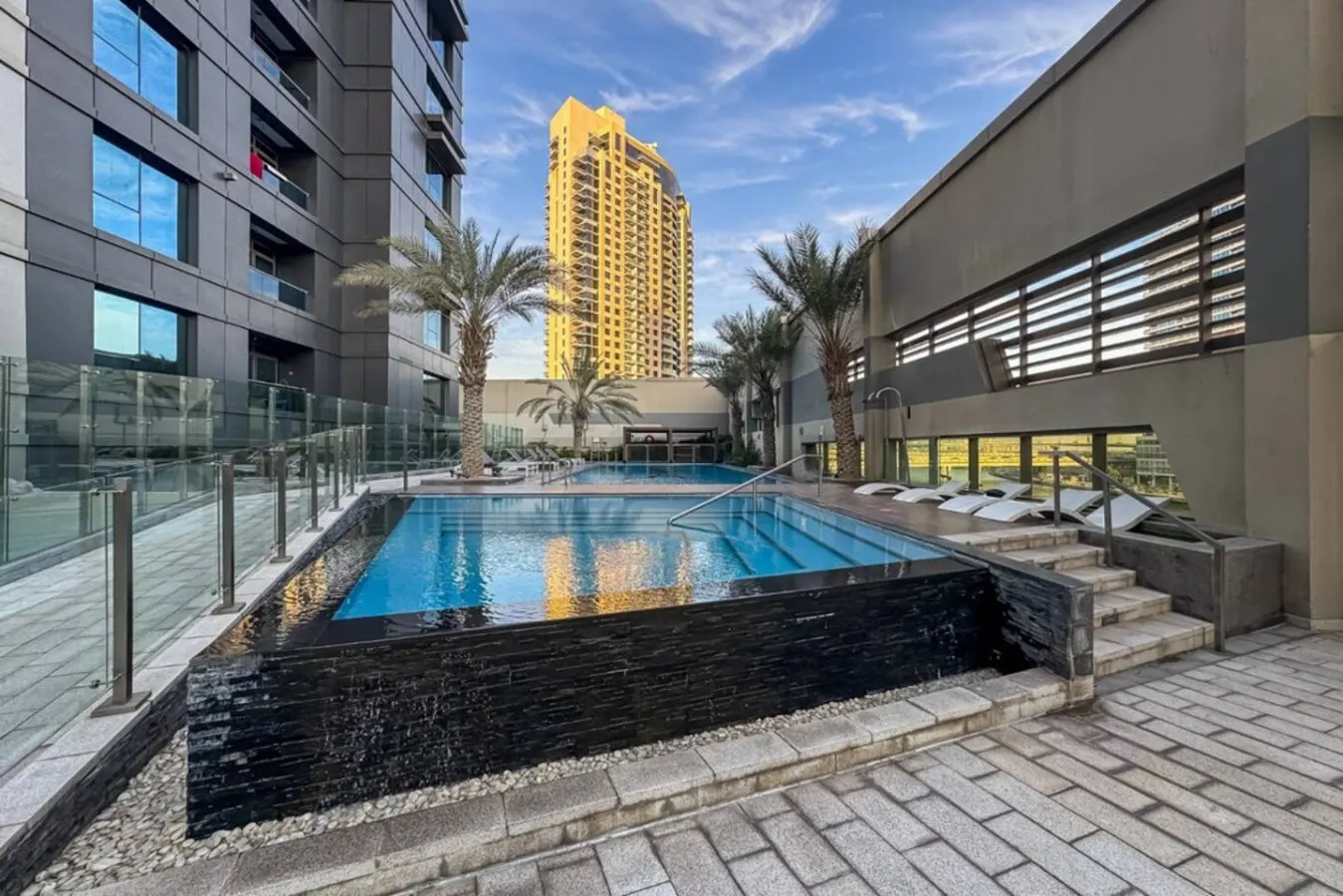 2 BR Near Dubai Mall - Infinity Pool - Damac Voleo 18