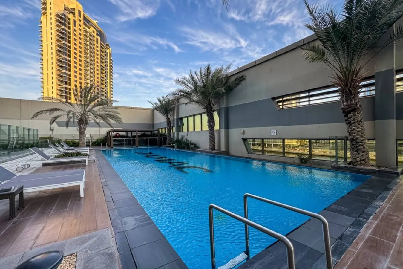 2 BR Near Dubai Mall - Infinity Pool - Damac Voleo 3