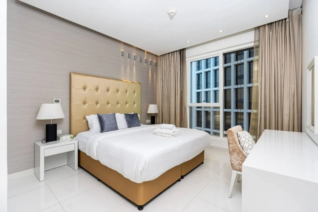 2 BR Near Dubai Mall - Infinity Pool - Damac Voleo 4