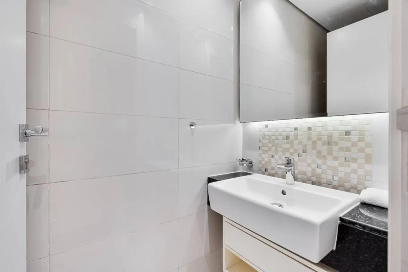 2 BR Near Dubai Mall - Infinity Pool - Damac Voleo 8