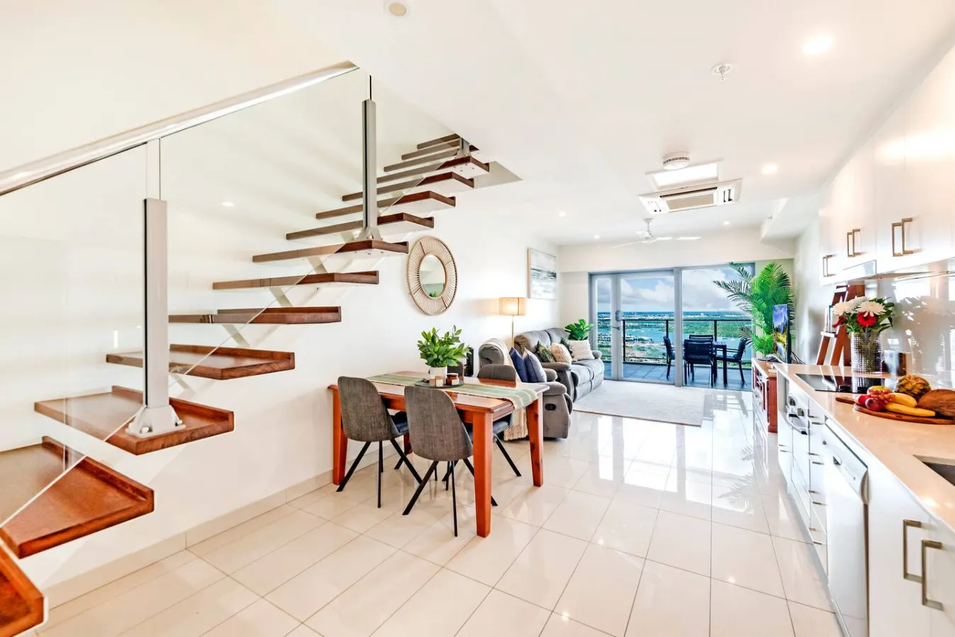 Seaview Haven: Ocean Vistas ~ Gym ~ Pool ~ Parking 10